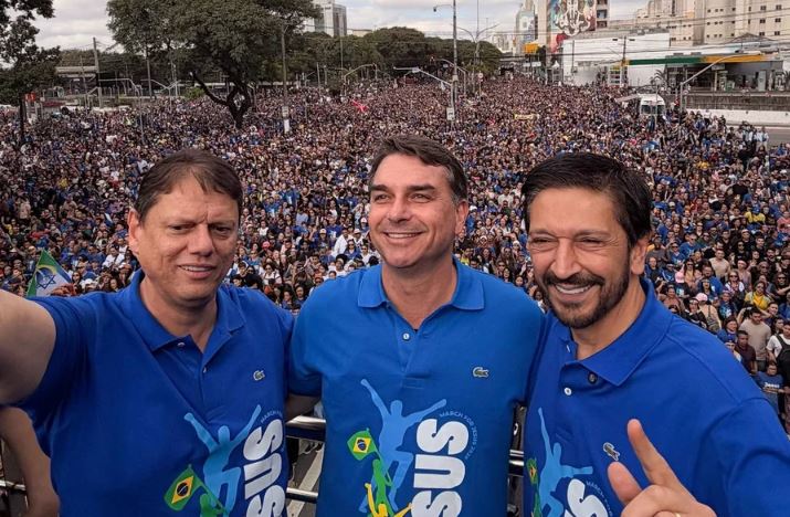 Flávio Bolsonaro e Lula em confronto político sobre abertura de sigilos bancários e telefônicos