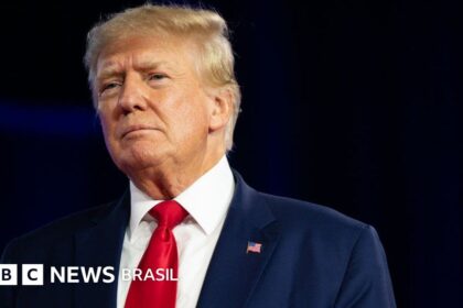 Donald Trump discursa em comício no Texas questionando eleição brasileira de 2022 sem apresentar provas