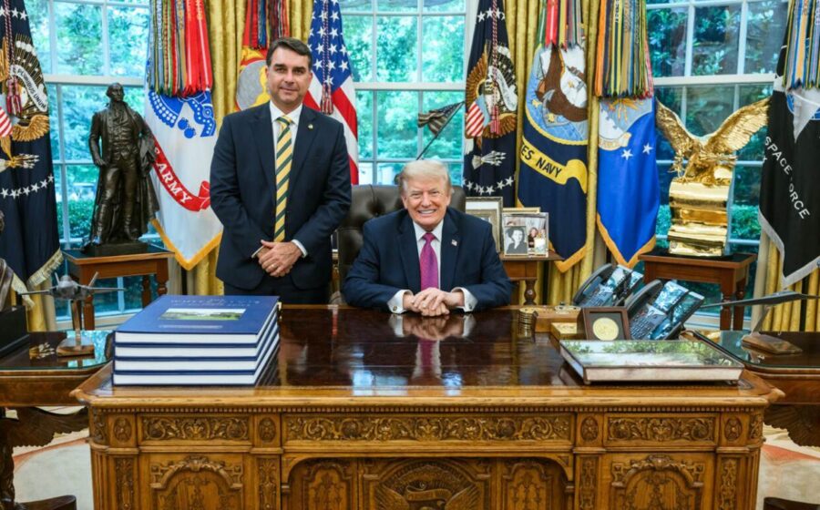 Donald Trump e Flávio Bolsonaro em destaque: tensão diplomática EUA-Brasil