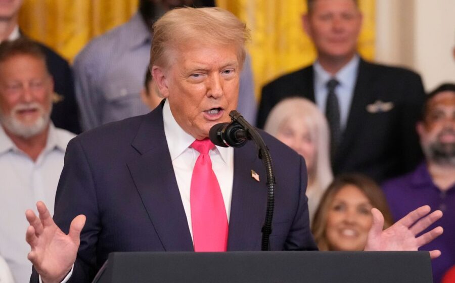 Donald Trump discursa em comício na Geórgia prometendo acordo pela Groenlândia e investimento da Audi