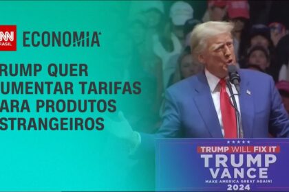 Donald Trump assinando documento com bandeiras dos EUA e Canadá, simbolizando fim de tarifas sobre produtos agrícolas canadenses