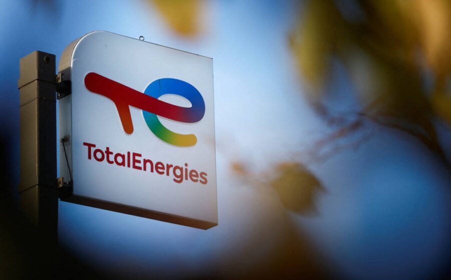 Plataforma de perfuração de xisto da TotalEnergies na formação Vaca Muerta, Patagônia argentina