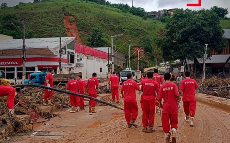 Prefeito de Santos Rogério Santos assina veto a projeto sobre detentos trabalhando na prefeitura