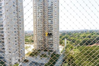 Vila Sônia zona oeste São Paulo: canteiro de obras residenciais próximo à estação de metrô