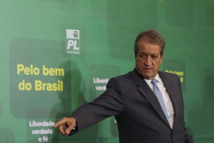 Gráfico mostra aprovação de Lula subindo e se aproximando de nível de Bolsonaro em 2022