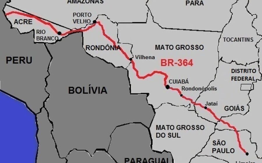 Trecho da BR-364 no Acre com torres de telefonia móvel 4G e 5G