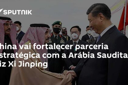 Navio petroleiro brasileiro carregando petróleo bruto para exportação à China