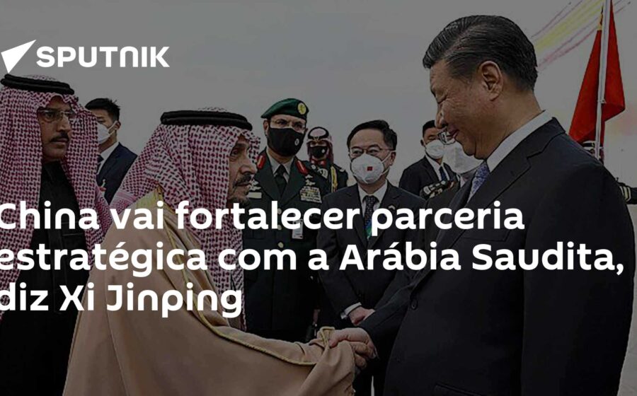 Navio petroleiro brasileiro carregando petróleo bruto para exportação à China