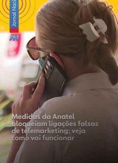 Celular exibindo tela de bloqueio de ligação suspeita com ícone de escudo e verificação