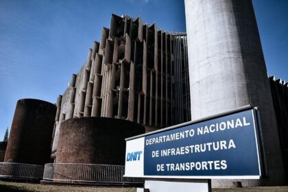 Obras de postes na BR-174 em Vilhena RO continuam apesar de ordem de paralisação do DNIT