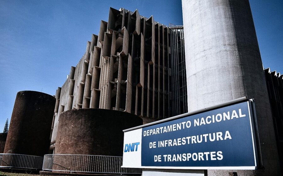 Obras de postes na BR-174 em Vilhena RO continuam apesar de ordem de paralisação do DNIT