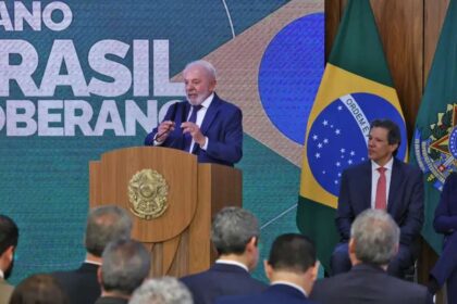 Gráfico mostra saída recorde de R$ 29,8 bi dos fundos brasileiros em setembro de 2024