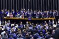 Lula e aliados discutem revogação do arcabouço fiscal com gráficos de queda da Bolsa