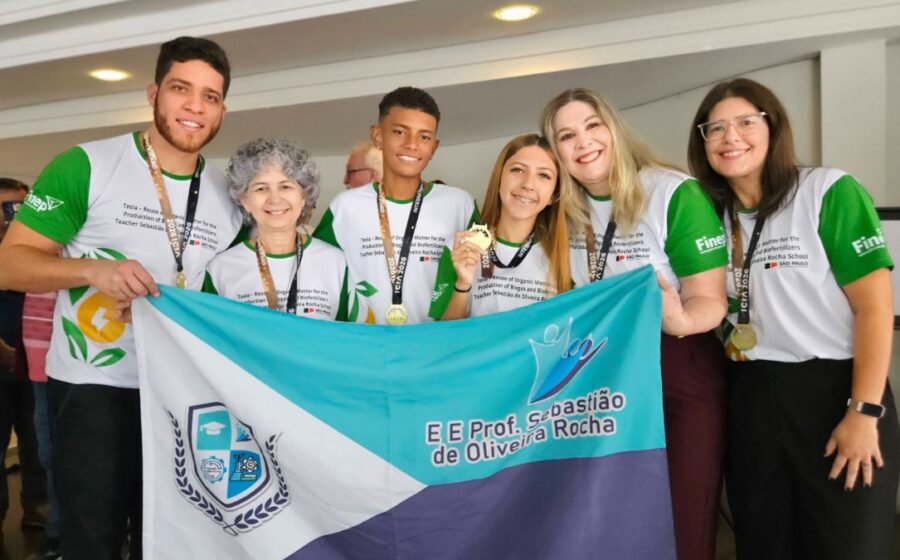 Marissol Savagin coroada Universal Woman 2026 no Camboja, segurando coroa e faixa do Brasil