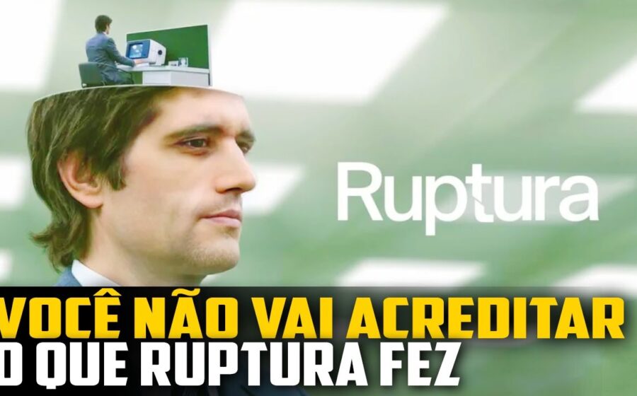 Homem negro acorrentado por manifestante branco em ato político no Rio de Janeiro