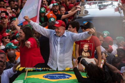 Apoiadores de Lula comemoram vitória em Nova Pádua, cidade onde Bolsonaro teve 90% dos votos