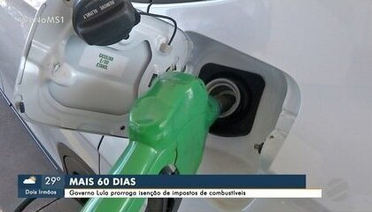 Bomba de combustível com display mostrando preço reduzido, representando zerar PIS/Cofins na gasolina por 30 dias