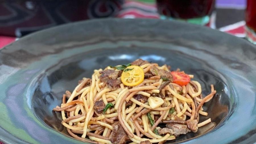 Chef Paulo Machado apresenta macarrão de comitiva pantaneiro em evento gastronômico na Turquia