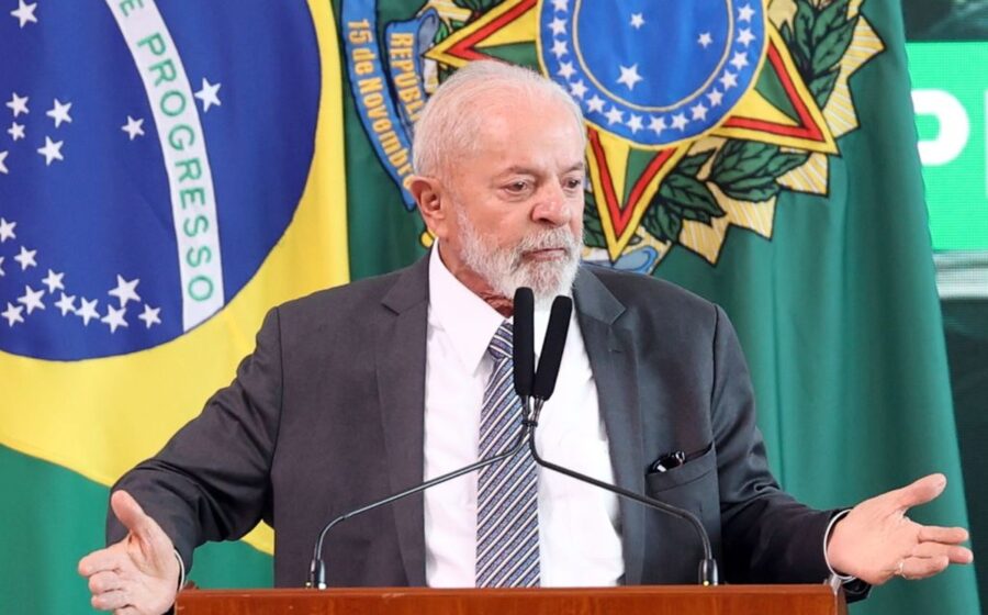 Lula abatido em silêncio, dólar em alta histórica, tensão política e econômica no Brasil