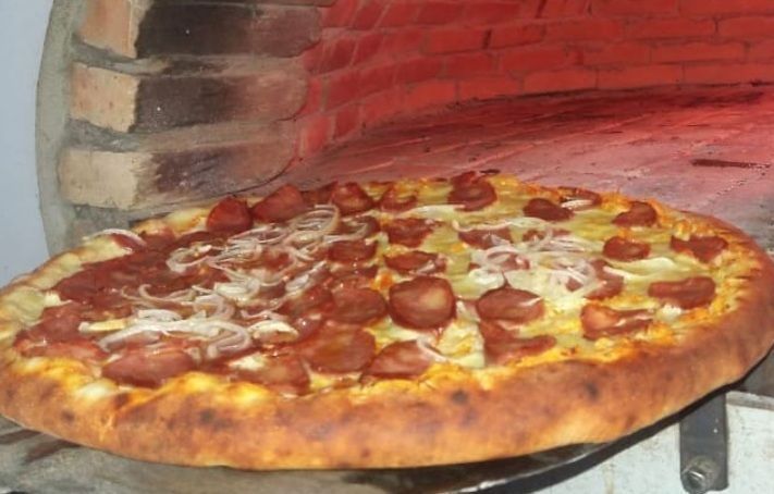 Fachada da Mangiare Pizzaria em João Pessoa, alvo de investigação do MP por discriminação política