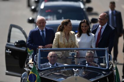 Lula em GWM Haval H6 2025 híbrido na Avenida Paulista após confirmação de reeleição pelo TSE