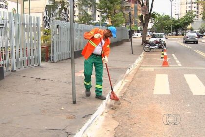 Rua limpa em frente à Escola Guiomar Camolesi sem santinhos no 2º turno em Sorocaba