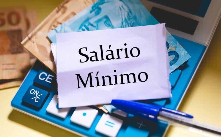 Gráfico de projeção salarial 2027 mostra executivos com salários até R$ 93,5 mil