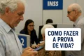 Eleitor idoso votando em urna eletrônica para cumprir prova de vida do INSS no 2º turno